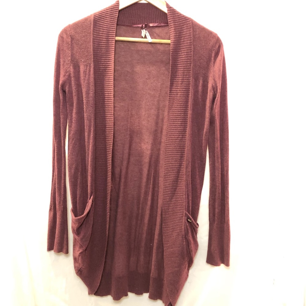 light-weight maroon cardigan w big POCKETS